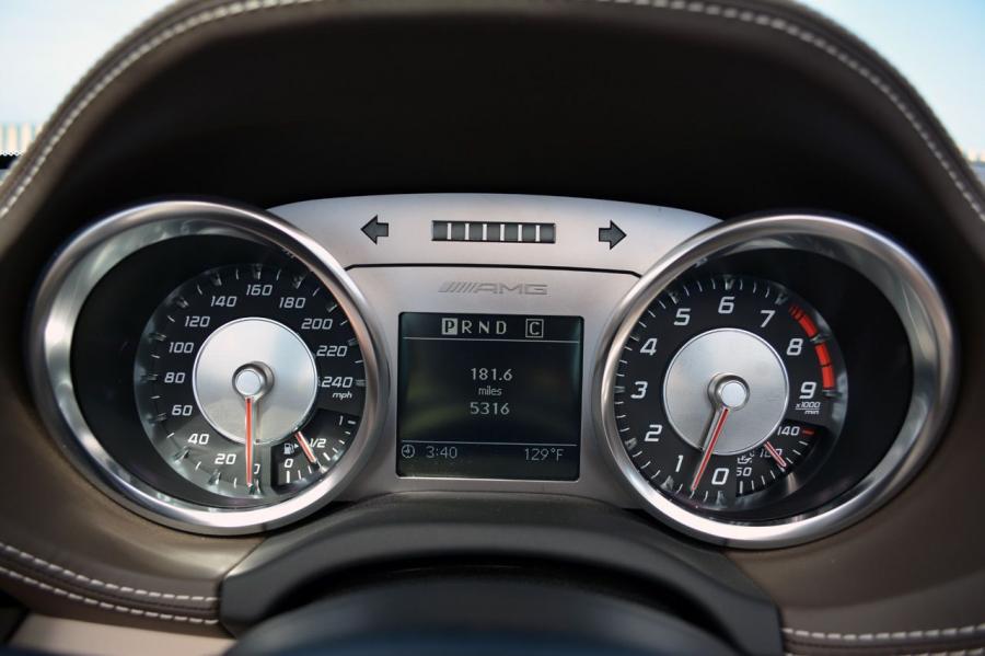  Mercedes-Benz SLS AMG GT Roadster 2013 года  (фото 22 из 37)